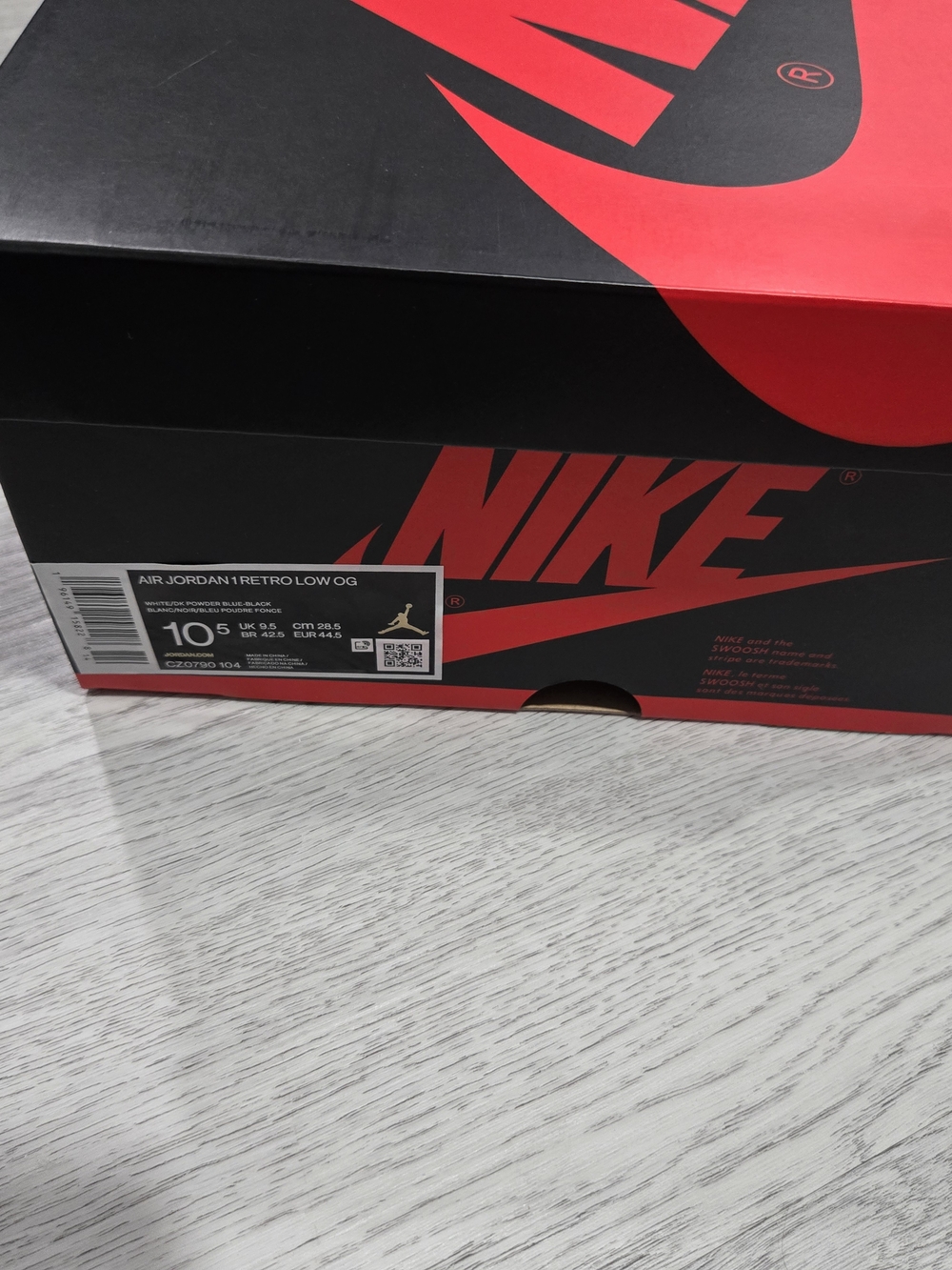 Nike Air Jordan 1 Retro Low OG Box - Black and Red
